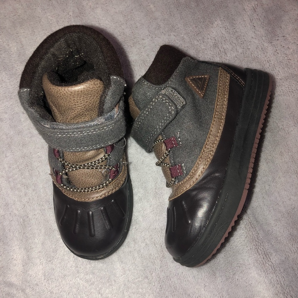 Carters boots toddler sz 9